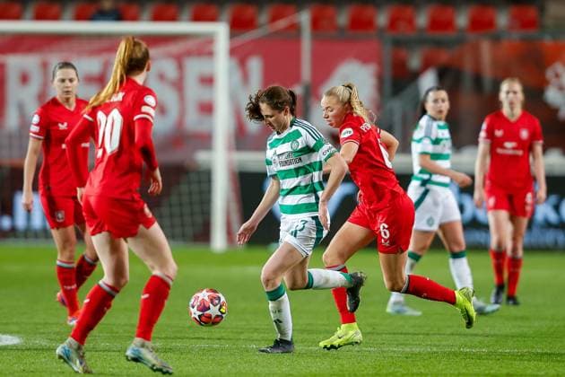 ENSCHEDE, Stadium De Grolsch Veste, 17-12-2024 , season 2024 2025 , UEFA Champions League Women. during the match Twente - Celtic (women), final result 3-0, Celtic player Emma Louise Lawton FC Twente player Ella Peddemors Twente - Celtic (women)  x27074501x Copyright: