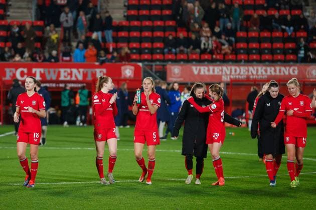 ENSCHEDE, Stadium De Grolsch Veste, 17-12-2024 , season 2024 2025 , UEFA Champions League Women. during the match Twente - Celtic (women), final result 3-0, players Twente thank the fans Twente - Celtic (women)  x27074503x Copyright: