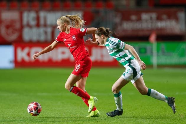 ENSCHEDE, Stadium De Grolsch Veste, 17-12-2024 , season 2024 2025 , UEFA Champions League Women. during the match Twente - Celtic (women), final result 3-0, FC Twente player Ella Peddemors Celtic player Emma Louise Lawton Twente - Celtic (women)  x27074508x Copyright: