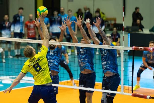 VOLLEY - Champions League Men - Vero Volley Monza vs Fenerbahce Medicano Istanbul LUBURIC Drazen (Fenerbahce Medicana Istanbul) during round 4 of Champions League Men between Mint VeroVolley Monza and Fenerbahce Istanbul at Opiquad Arena, Monza, Italy on December 17, 2024 during Vero Volley Monza vs Fenerbahce Medicano Istanbul, CEV Champions League volleyball match in Monza, Italy, December 17 2024 Monza Italy  Copyright: xIPAxSport ABACAx