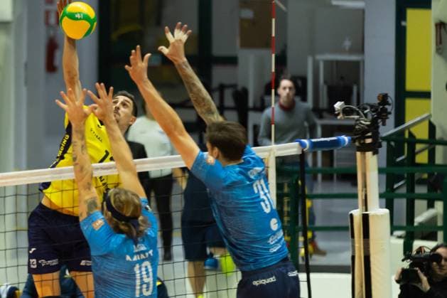VOLLEY - Champions League Men - Vero Volley Monza vs Fenerbahce Medicano Istanbul GULMEZOGLU Yigit (Fenerbahce Medicana Istanbul) during round 4 of Champions League Men between Mint VeroVolley Monza and Fenerbahce Istanbul at Opiquad Arena, Monza, Italy on December 17, 2024 during Vero Volley Monza vs Fenerbahce Medicano Istanbul, CEV Champions League volleyball match in Monza, Italy, December 17 2024 Monza Italy  Copyright: xIPAxSport ABACAx