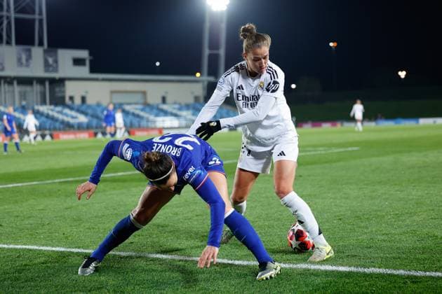 December 17, 2024, Valdebebas, Madrid, SPAIN: Lucy Bronze of Chelsea and Ingrid Filippa Angeldahl of Real Madrid in action during the UEFA WomenÃ¢â‚¬â ¢s Champions League, Group B, football match played between Real Madrid and Chelsea at Alfredo Di Stefano stadium on December 17, 2024, in Valdebebas, Madrid, Spain. Valdebebas SPAIN - ZUMAa181 20241217_zaa_a181_173 Copyright: xDennisxAgyemanx