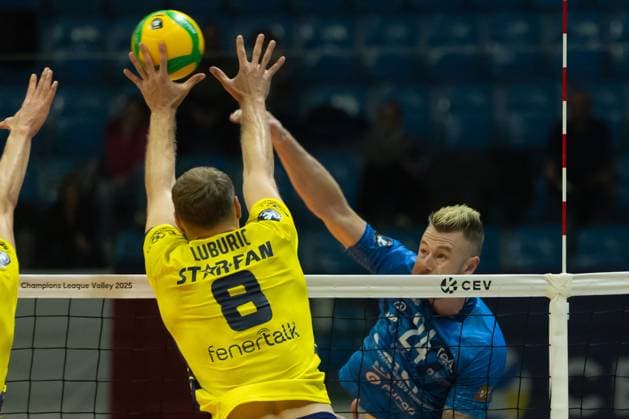VOLLEY - Champions League Men - Vero Volley Monza vs Fenerbahce Medicano Istanbul Ivan Zaytsev (Mint Vero Volley Monza) during round 4 of Champions League Men between Mint VeroVolley Monza and Fenerbahce Istanbul at Opiquad Arena, Monza, Italy on December 17, 2024 during Vero Volley Monza vs Fenerbahce Medicano Istanbul, CEV Champions League volleyball match in Monza, Italy, December 17 2024 Monza Italy  Copyright: xIPAxSport ABACAx
