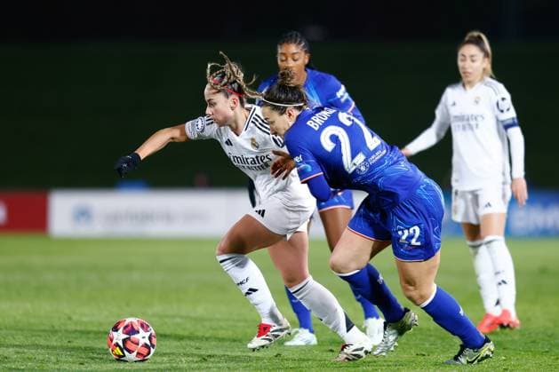 December 17, 2024, Valdebebas, Madrid, SPAIN: Athenea del Castillo of Real Madrid and Lucy Bronze of Chelsea in action during the UEFA WomenÃ¢â‚¬â ¢s Champions League, Group B, football match played between Real Madrid and Chelsea at Alfredo Di Stefano stadium on December 17, 2024, in Valdebebas, Madrid, Spain. Valdebebas SPAIN - ZUMAa181 20241217_zaa_a181_181 Copyright: xDennisxAgyemanx