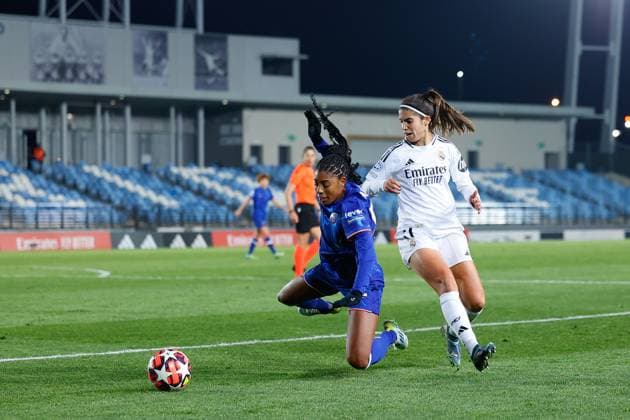 December 17, 2024, Valdebebas, Madrid, SPAIN: Alba Redondo of Real Madrid and Ashley Lawrence of Chelsea in action during the UEFA WomenÃ¢â‚¬â ¢s Champions League, Group B, football match played between Real Madrid and Chelsea at Alfredo Di Stefano stadium on December 17, 2024, in Valdebebas, Madrid, Spain. Valdebebas SPAIN - ZUMAa181 20241217_zaa_a181_184 Copyright: xDennisxAgyemanx