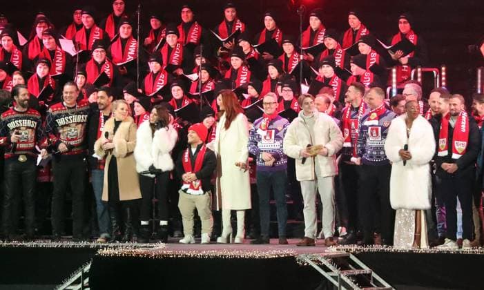 17 12 24 VfB Stuttgart Christmas concert Germany, Stuttgart, 17 12 2024, Football, Bundesliga, VfB Stuttgart Christmas concert VfB team with Deniz Undav, Angelo Stiller, Alexander Wehrle, Christian Gentner, Fabian Wohlgemuth, Sebastian Hoeneß and the singers Musicians Artists including The Boss Hoss, Vanessa Mai, Vincent Gross, Gregor Meyle, Andrea Berg, Patricia Kelly, Asiata Blackman