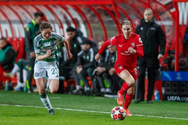 ENSCHEDE, Stadium De Grolsch Veste, 17-12-2024 , season 2024 2025 , UEFA Champions League Women. during the match Twente - Celtic (women), final result 3-0, Celtic player Emma Louise Lawton FC Twente player Rose Ivens Twente - Celtic (women)  x27075984x Copyright: