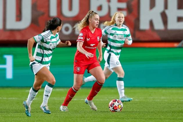 ENSCHEDE, Stadium De Grolsch Veste, 17-12-2024 , season 2024 2025 , UEFA Champions League Women. during the match Twente - Celtic (women), final result 3-0, Celtic player Amy Gallacher FC Twente player Danique van Ginkel Twente - Celtic (women)  x27075993x Copyright: