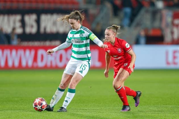 ENSCHEDE, Stadium De Grolsch Veste, 17-12-2024 , season 2024 2025 , UEFA Champions League Women. during the match Twente - Celtic (women), final result 3-0, Celtic player Kelly Clark FC Twente player Jaimy Ravensbergen Twente - Celtic (women)  x27075997x Copyright: