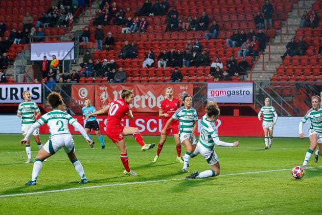 ENSCHEDE, Stadium De Grolsch Veste, 17-12-2024 , season 2024 2025 , UEFA Champions League Women. during the match Twente - Celtic (women), final result 3-0, FC Twente player Kayleigh van Dooren scores 1-0 Twente - Celtic (women)  x27075999x Copyright: