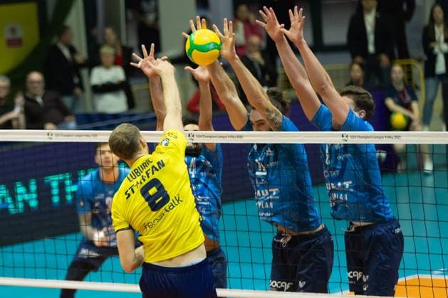 VOLLEY - Champions League Men - Vero Volley Monza vs Fenerbahce Medicano Istanbul LUBURIC Drazen (Fenerbahce Medicana Istanbul) during round 4 of Champions League Men between Mint VeroVolley Monza and Fenerbahce Istanbul at Opiquad Arena, Monza, Italy on December 17, 2024 during Vero Volley Monza vs Fenerbahce Medicano Istanbul, CEV Champions League volleyball match in Monza, Italy, December 17 2024 Monza Italy  Copyright: xIPAxSport ABACAx
