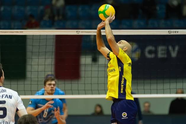 PEKSEN Caner (Fenerbahce Medicana Istanbul) during round 4 of Champions League Men between Mint VeroVolley Monza and Fenerbahce Istanbul at Opiquad Arena, Monza, Italy on December 17, 2024 during Vero Volley Monza vs Fenerbahce Medicano Istanbul, CEV Champions League volleyball match in Monza, Italy, December 17 2024  Copyright: xValerioxOrigo IPAxSportx xipa-agency.netx xx IPA_52477519 IPA_Agency_IPA52477519
