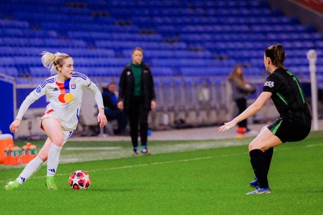 Lyon, France Ellie Carpenter (12 Olympique Lyonnais) in action during the UEFA Women?s Champions League game between Olympique Lyonnais and VfL Wolfsburg at Groupama Stadium in Lyon, France. (Pauline FIGUET SPP) Copyright: xPaulinexFIGUETx xSPPx spp-en-PaFiSp-PF_OLWOB1939
