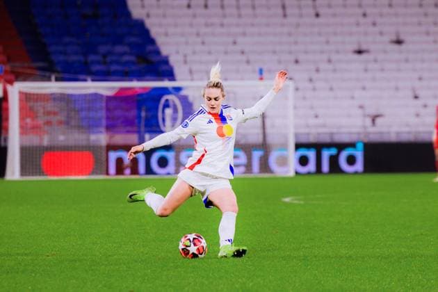 Lyon, France Ellie Carpenter (12 Olympique Lyonnais) in action during the UEFA Women?s Champions League game between Olympique Lyonnais and VfL Wolfsburg at Groupama Stadium in Lyon, France. (Pauline FIGUET SPP) Copyright: xPaulinexFIGUETx xSPPx spp-en-PaFiSp-PF_OLWOB1940