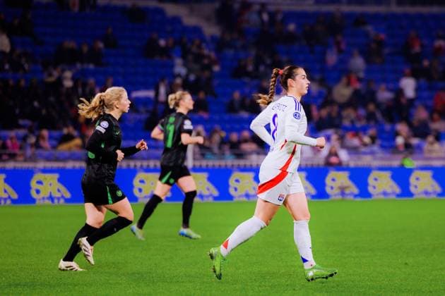 Lyon, France Sara Dabritz (8 Olympique Lyonnais) in action during the UEFA Women?s Champions League game between Olympique Lyonnais and VfL Wolfsburg at Groupama Stadium in Lyon, France. (Pauline FIGUET SPP) Copyright: xPaulinexFIGUETx xSPPx spp-en-PaFiSp-PF_OLWOB1971