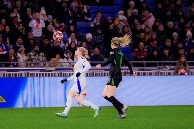 Lyon, France Eugenie Le Sommer (9 Olympique Lyonnais) in action during the UEFA Women?s Champions League game between Olympique Lyonnais and VfL Wolfsburg at Groupama Stadium in Lyon, France. (Pauline FIGUET SPP) Copyright: xPaulinexFIGUETx xSPPx spp-en-PaFiSp-PF_OLWOB1956
