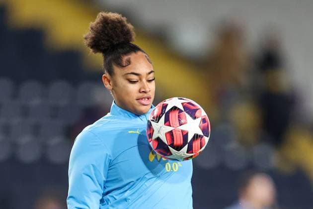 Barcelona, Spain, December 18th 2024: Goalkeeper Khiara Keating (35 Manchester City) warm-up during the UEFA Womens Champions League football match between FC Barcelona, Barca and Manchester City at the Estadi Olimpic Lluis Companys in Barcelona, Spain (Judit Cartiel SPP) Copyright: xJuditxCartielx xSPPx spp-en-JuCaSp-JUCA0507