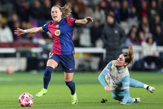 Barcelona, Spain, December 18th 2024: Ewa Pajor (17 FC Barcelona, Barca and Jill Roord (10 Manchester City) in action during the UEFA Womens Champions League football match between FC Barcelona and Manchester City at the Estadi Olimpic Lluis Companys in Barcelona, Spain (Judit Cartiel SPP) Copyright: xJuditxCartielx xSPPx spp-en-JuCaSp-JUCA1136