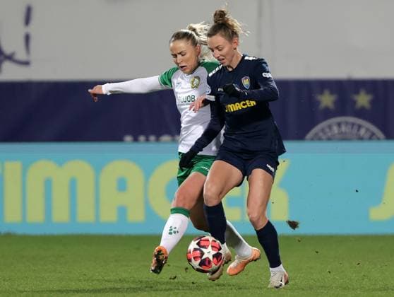 WOMEN SOCCER - UEFA CL, St.Poelten vs Hammarby VIENNA,AUSTRIA,18.DEC.24 - WOMEN SOCCER - UEFA Women s Champions League, group stage, SKN Sankt Poelten vs Hammarby IF. Image shows Anna Josendal (Hammarby) and Rita Schumacher (St.Poelten).  GEPAxpictures xWalterxLuger