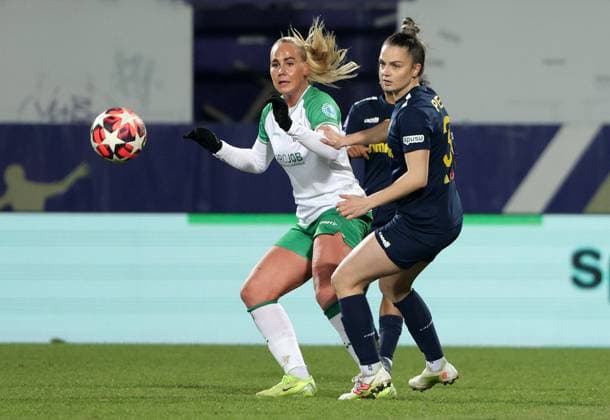 WOMEN SOCCER - UEFA CL, St.Poelten vs Hammarby VIENNA,AUSTRIA,18.DEC.24 - WOMEN SOCCER - UEFA Women s Champions League, group stage, SKN Sankt Poelten vs Hammarby IF. Image shows Cathinka Tandberg (Hammarby) and Melike Pekel (St.Poelten).  GEPAxpictures xWalterxLuger
