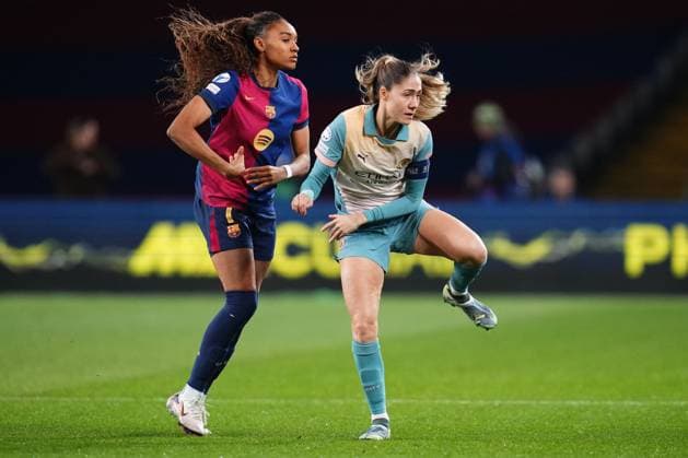 Gemma Bonner of Manchester City and Salma Paralluelo of FC Barcelona, Barca FC Barcelona v Manchester City. UEFA Women s Champions League match. Group D, date 6.Football, Lluis Companys Stadium, Barcelona, Spain - 18 December 2024 Editorial use only  Copyright: xBlanco Pressinphoto Shutterstockx 15016483n