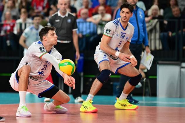 Volleyball I Men I Season 2024 2025 I Champions League Volley I 4th Round Leg 4 CLVM 84 I SVG Lüneburg Levski SOFIA I 18 12 2024 Strong reception by Julius FIRKAL 22, Levski SOFIA , Todor SKRIMOV 8, Levski SOFIA amazes Lüneburg LKH Arena Niedersachsen Germany Copyright: xLobeca AndreasxHannigx