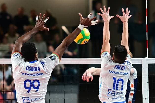 Volleyball I Men I Season 2024 2025 I Champions League Volley I 4th Round Leg 4 CLVM 84 I SVG Lüneburg Levski SOFIA I 18 12 2024 No getting through the double block by Livan OSORIA RODRIGUEZ 99, Levski SOFIA and Stoil PALEV 10, Levski SOFIA Lüneburg LKH Arena Niedersachsen Germany Copyright: xLobeca AndreasxHannigx