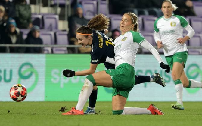 WOMEN SOCCER - UEFA CL, St.Poelten vs Hammarby VIENNA,AUSTRIA,18.DEC.24 - WOMEN SOCCER - UEFA Women s Champions League, group stage, SKN Sankt Poelten vs Hammarby IF. Image shows Melanie Brunnthaler (St.Poelten) and Eva Nystroem (Hammarby).  GEPAxpictures xWalterxLuger