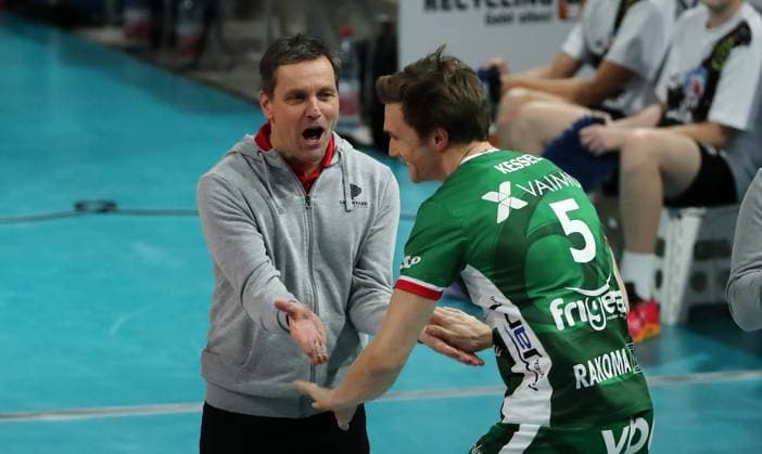 Coach Guido Görtzen, Cody Kessel Upper body action Sport Volleyball CEV Champions League Men Season 2024 2025 18 12 2024 BR Volleys Berlin BRV vs Greenyard Maaseik