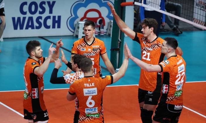 Ruben Schott, Johannes Tille, Moritz Reichert, Tobias Krick, Jake Hanes cheers joy emotion jubilation Sport Volleyball CEV Champions League Men Season 2024 2025 18 12 2024 BR Volleys Berlin BRV vs Greenyard Maaseik