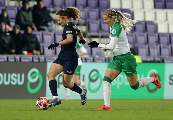 WOMEN SOCCER - UEFA CL, St.Poelten vs Hammarby VIENNA,AUSTRIA,18.DEC.24 - WOMEN SOCCER - UEFA Women s Champions League, group stage, SKN Sankt Poelten vs Hammarby IF. Image shows Melanie Brunnthaler (St.Poelten) and Eva Nystroem (Hammarby).  GEPAxpictures xWalterxLuger