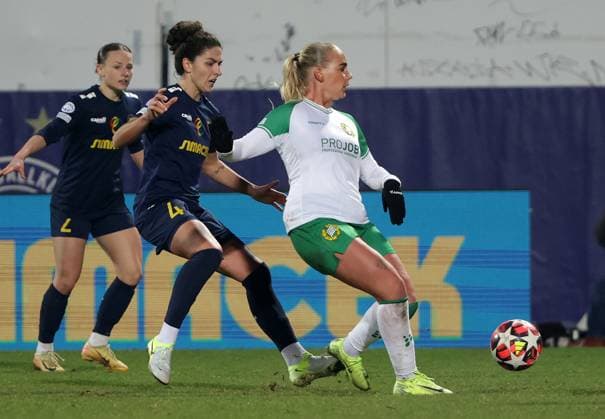 WOMEN SOCCER - UEFA CL, St.Poelten vs Hammarby VIENNA,AUSTRIA,18.DEC.24 - WOMEN SOCCER - UEFA Women s Champions League, group stage, SKN Sankt Poelten vs Hammarby IF. Image shows Leonarda Balog (St.Poelten) and Cathinka Tandberg (Hammarby).  GEPAxpictures xWalterxLuger