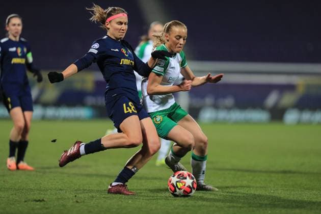 Vienna Austria, December 18th, 2024: Kamila Dubcova (48 SKN St Polten) clearing the ball Anna Josendal (9 Hammarby) before during the UEFA Womens European Champions League match St Polten vs Hammarby at Viola Park Tom Seiss SPP (Tom Seiss SPP) Copyright: xTomxSeissx xSPPx spp-en-ToSeSp-20241217 St Polten vs Hammarby-6393