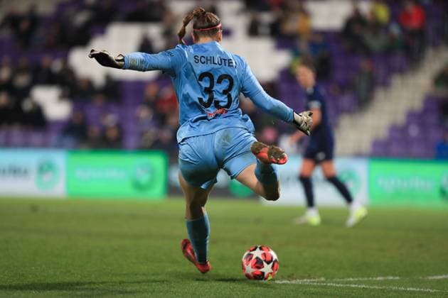 Vienna Austria, December 18th, 2024: Carina Schluter (33 SKN St Polten) lining up the ball for a goal kick during the UEFA Womens European Champions League match St Polten vs Hammarby at Viola Park Tom Seiss SPP (Tom Seiss SPP) Copyright: xTomxSeissx xSPPx spp-en-ToSeSp-20241217 St Polten vs Hammarby-6574