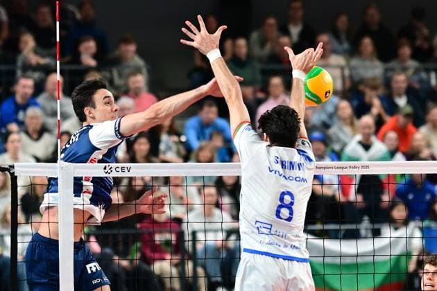 Volleyball I Men I Season 2024 2025 I Champions League Volley I 4th Round Leg 4 CLVM 84 I SVG Lüneburg Levski SOFIA I 18 12 2024 Xander Wolf Wassenaar Ketrzynski 11, SVG Lüneburg v Todor SKRIMOV 8, Levski SOFIA da hält der EinerBlock Lüneburg LKH Arena Niedersachsen Germany Copyright: xLobeca AndreasxHannigx