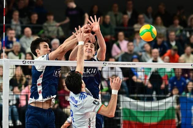 Volleyball I Men I Season 2024 2025 I Champions League Volley I 4th Round Leg 4 CLVM 84 I SVG Lüneburg Levski SOFIA I 18 12 2024 Xander Wolf Wassenaar Ketrzynski 11, SVG Lüneburg and Joscha Kunstmann 7, SVG Lüneburg have fun here during the block against Todor SKRIMOV 8, Levski SOFIA Lüneburg LKH Arena Niedersachsen Germany Copyright: xLobeca AndreasxHannigx