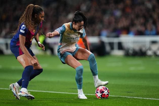 Leila Ouahabi of Manchester City and Salma Paralluelo of FC Barcelona, Barca FC Barcelona v Manchester City. UEFA Women s Champions League match. Group D, date 6.Football, Lluis Companys Stadium, Barcelona, Spain - 18 December 2024 Editorial use only  Copyright: xBlanco Pressinphoto Shutterstockx 15016483al