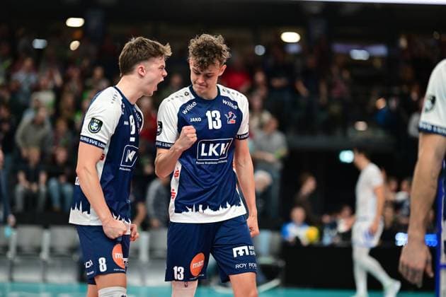 Volleyball I Men I Season 2024 2025 I Champions League Volley I 4th Round Leg 4 CLVM 84 I SVG Lüneburg Levski SOFIA I 18 12 2024 Cheers, excitement, enthusiasm, euphoria, joy, happiness, cheerfulness with Theo Mohwinkel 8, SVG Lüneburg and Neo Laumann 13, SVG Lüneburg the two celebrate the victory of the second set Lüneburg LKH Arena Niedersachsen Germany Copyright: xLobeca AndreasxHannigx