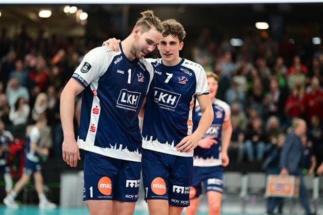 Volleyball I Men I Season 2024 2025 I Champions League Volley I 4th Round Leg 4 CLVM 84 I SVG Lüneburg Levski SOFIA I 18 12 2024 Cheers, excitement, enthusiasm, euphoria, joy, happiness, cheerfulness for Simon Torwie 1, SVG Lüneburg and Joscha Kunstmann 7, SVG Lüneburg Lüneburg LKH Arena Niedersachsen Germany Copyright: xLobeca AndreasxHannigx