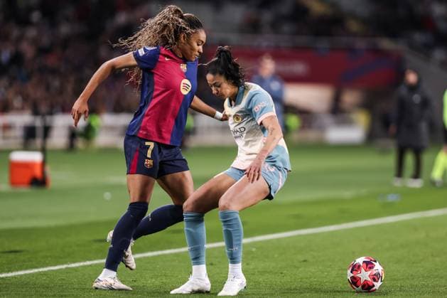 December 18, 2024, Barcelona, Barcelona, Spain: Salma Paralluelo of FC Barcelona, Barca Femenino and Leila Ouahabi of Manchester City FC in action during the UEFA WomenÃ¢â‚¬â ¢s Champions League Group Stage MD6, football match played between FC Barcelona and Manchester City FC at Estafi Olimpic Lluis Companys on December 18, 2024 in Barcelona, Spain. Barcelona Spain - ZUMAa181 20241218_zaa_a181_043 Copyright: xJavierxBorregox