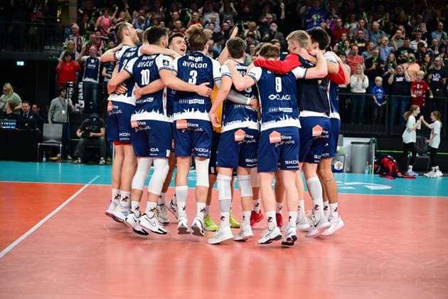 Volleyball I Men I Season 2024 2025 I Champions League Volley I 4th Round Leg 4 CLVM 84 I SVG Lüneburg Levski SOFIA I 18 12 2024 SVG Lüneburg celebrates a never threatened 3 0 victory against Levski SOFIA Lüneburg LKH Arena Niedersachsen Germany Copyright: xLobeca AndreasxHannigx