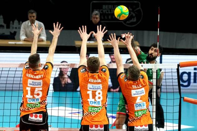 DEU, CEV Group A, BR Volleys vs Greenyard Masaik, 18 12 2024, Max Schmeling Halle, Berlin, DEU, CEV Group A, BR Volleys vs Greenyard Masaik, in the picture Moritz Reichert BR Volleys 15 , äb18 , Johannes Tille BR Volleys 6 , Francisco Iribarne Greenyard 6 Photo Juergen Engler nordphoto GmbH nordphotoxGmbHx xEngler nph00076