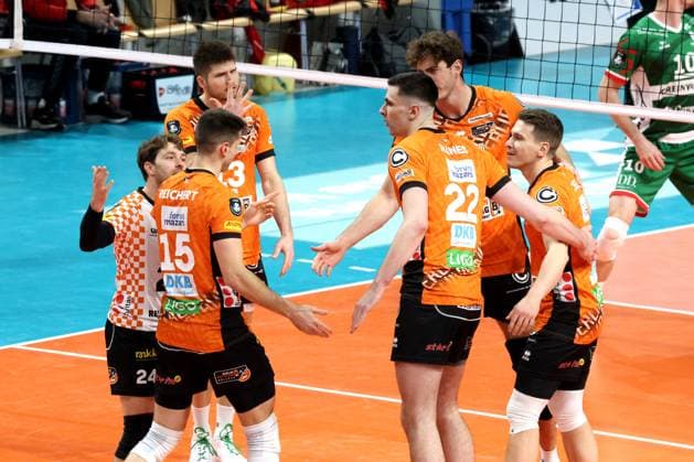 DEU, CEV Group A, BR Volleys vs Greenyard Masaik, 18 12 2024, Max Schmeling Halle, Berlin, DEU, CEV Group A, BR Volleys vs Greenyard Masaik, in the picture BR Volleys players circle, Florian Krage BR Volleys 18 , Ruben Schott BR Volleys 13 , Johannes Tille BR Volleys 6 , Moritz Reichert BR Volleys 15 , Kyle Dagostino BR Volleys 24 Photo Juergen Engler nordphoto GmbH nordphotoxGmbHx xEngler nph00076