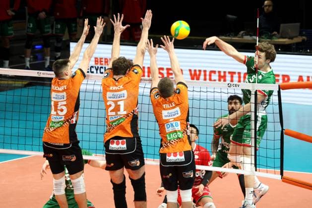 DEU, CEV Group A, BR Volleys vs Greenyard Masaik, 18 12 2024, Max Schmeling Halle, Berlin, DEU, CEV Group A, BR Volleys vs Greenyard Masaik, in the picture Moritz Reichert BR Volleys 15 , Tobias Krick BR Volleys 21 , Johannes Tille BR Volleys 6 , Cody Kessel Greenyard 5 Photo Juergen Engler nordphoto GmbH nordphotoxGmbHx xEngler nph00076