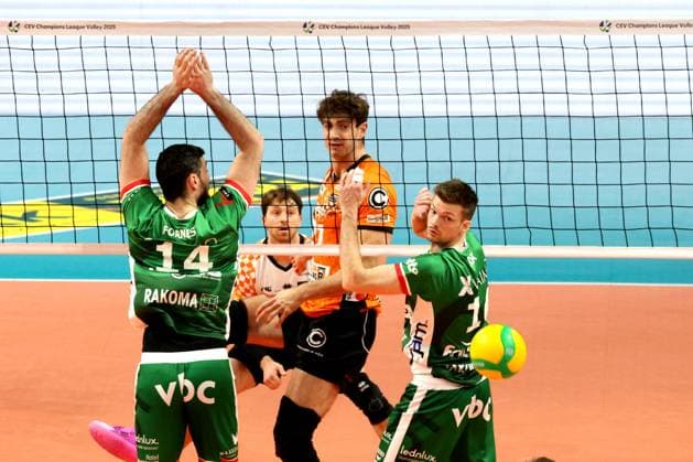 DEU, CEV Group A, BR Volleys vs Greenyard Masaik, 18 12 2024, Max Schmeling Halle, Berlin, DEU, CEV Group A, BR Volleys vs Greenyard Masaik, in the picture Tobias Krick BR Volleys 21 , Miguel Angel Fornes Greenyard 14 , Jolan Cox Greenyard 10 Photo Juergen Engler nordphoto GmbH nordphotoxGmbHx xEngler nph00076