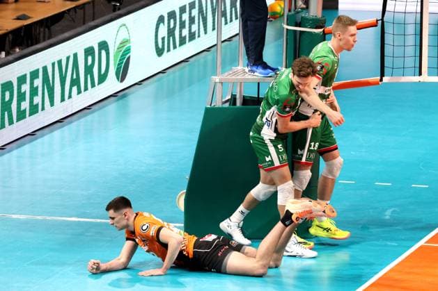 DEU, CEV Group A, BR Volleys vs Greenyard Masaik, 18 12 2024, Max Schmeling Halle, Berlin, DEU, CEV Group A, BR Volleys vs Greenyard Masaik, in the picture Jake Hanes BR Volleys 22 , Cody Kessel Greenyard 5 , Alex Saaremaa Greenyard 18 Photo Juergen Engler nordphoto GmbH nordphotoxGmbHx xEngler nph00076