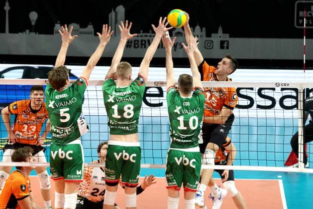DEU, CEV Group A, BR Volleys vs Greenyard Masaik, 18 12 2024, Max Schmeling Halle, Berlin, DEU, CEV Group A, BR Volleys vs Greenyard Masaik, in the picture Moritz Reichert BR Volleys 15 , Cody Kessel Greenyard 5 , Alex Saaremaa Greenyard 18 , Jolan Cox Greenyard 10 Photo Juergen Engler nordphoto GmbH nordphotoxGmbHx xEngler nph00076