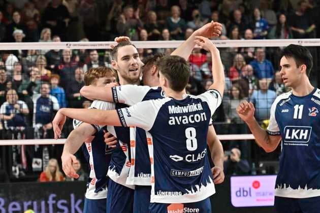 GER VL, Champions League, SVG Lueneburg vs Levski Sofia 18 12 2024, LKH Arena, Lueneburg, GER VL, Champions League, SVG Lueneburg vs Levski Sofia in the picture the Lueneburg team cheers nordphotoxGmbH xWitke nph00002