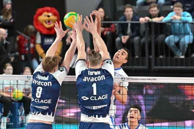 GER VL, Champions League, SVG Lueneburg vs Levski Sofia 18 12 2024, LKH Arena, Lueneburg, GER VL, Champions League, SVG Lueneburg vs Levski Sofia in the picture Oskar Espeland Lueneburg 09 and Simon Torwie Lueneburg 01 try to assert themselves against Venislov Antov Sofia 18 nordphotoxGmbH xWitke nph00002