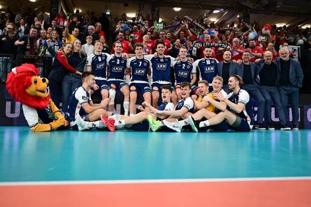 Volleyball I Men I Season 2024 2025 I Champions League Volley I 4th Round Leg 4 CLVM 84 I SVG Lüneburg Levski SOFIA I 18 12 2024 The team cheers and rows to success Cheers, excitement, enthusiasm, euphoria, joy, happiness, cheerfulness at SVG Lüneburg Lüneburg LKH Arena Niedersachsen Germany Copyright: xLobeca AndreasxHannigx